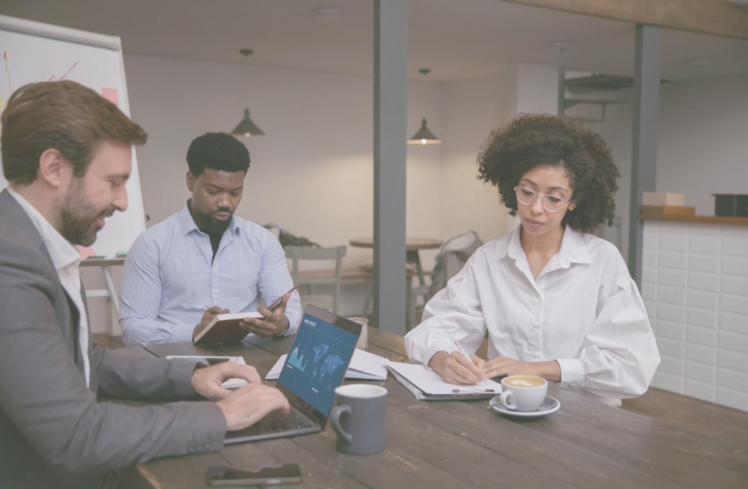Expert financier en séance de formation